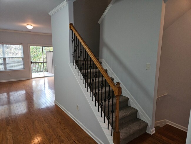 Building Photo - Atlanta's Upper Westside Gated Townhome Co...