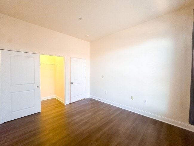 Building Photo - 450 E Ohio Unit 117