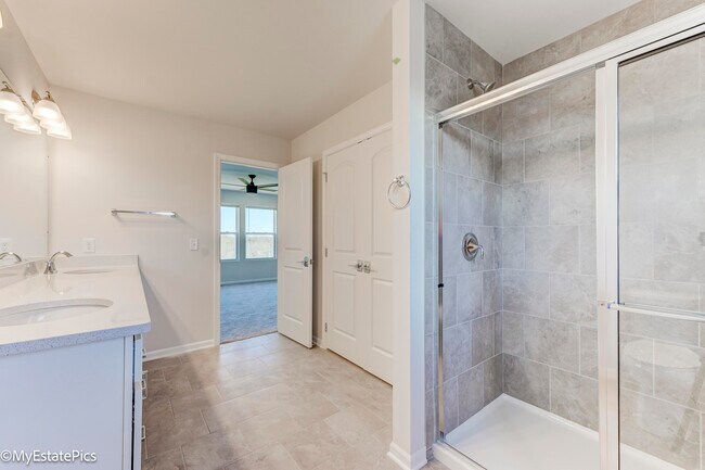 Building Photo - 2780 Riverview Ln