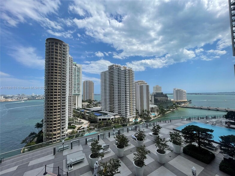 Building Photo - 465 Brickell Ave