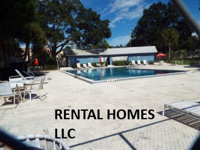 Building Photo - Two Bedroom One Story Townhouse close to Altamonte Mall & all other major local roads