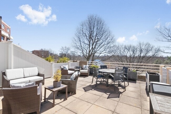 Building Photo - 199 Coolidge Ave