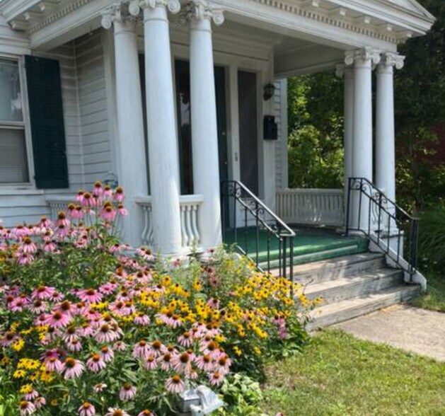 Building Photo - 236 N Grand St