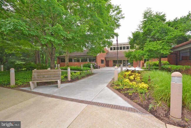 Building Photo - 930 Astern Way