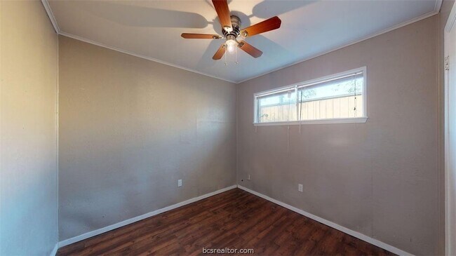 Building Photo - 204 Lynn Dr