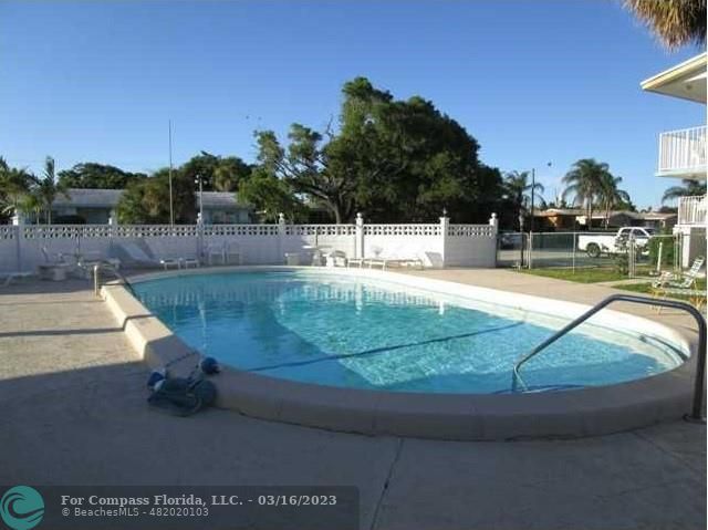Building Photo - 2100 NE 51st Ct