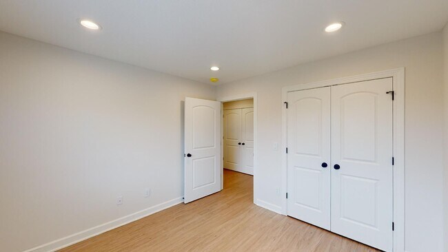 Building Photo - 3 Bedroom End Unit