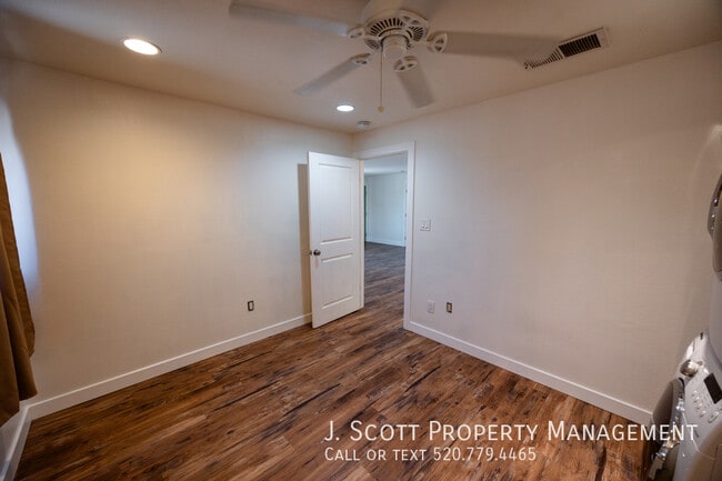 Building Photo - 3508 E Gelding Dr