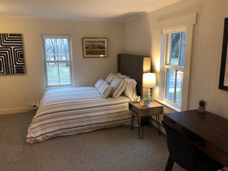Studio Bedroom - 1061 Maplewood Ave