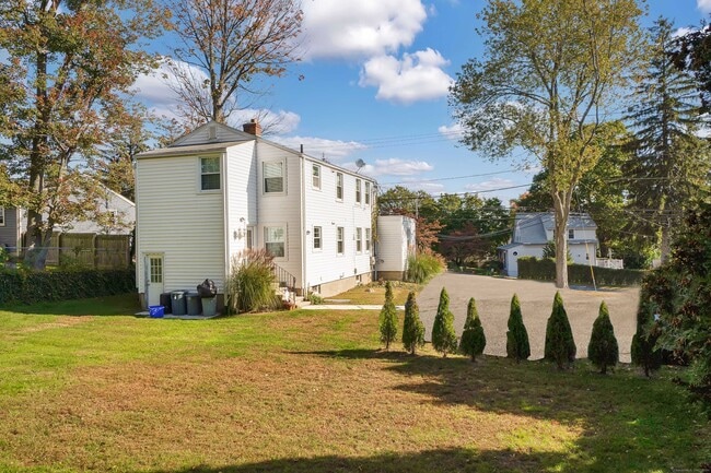 Building Photo - 981 Black Rock Tpke