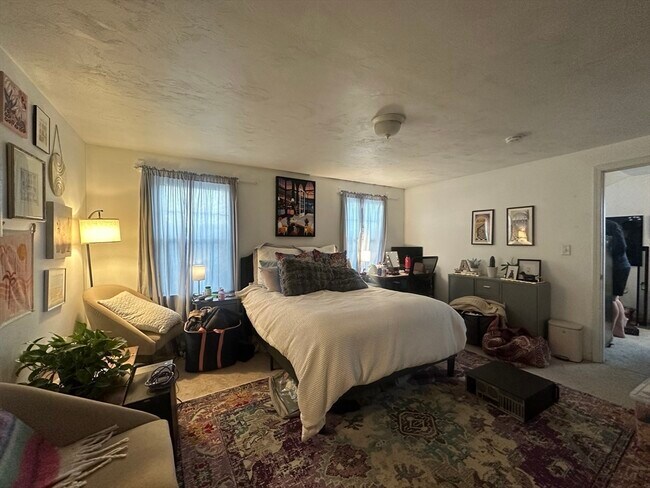 Building Photo - 174 Calumet St