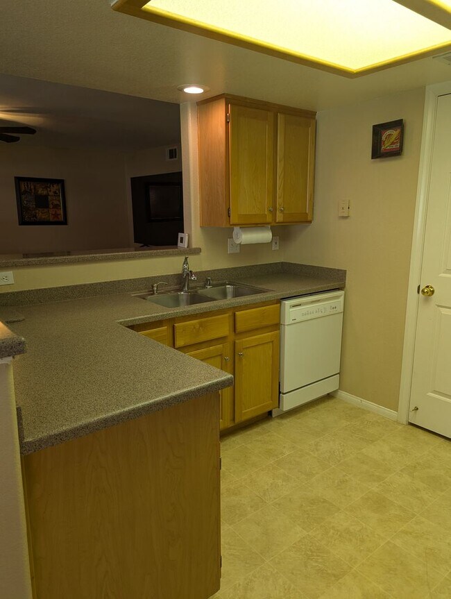 Building Photo - Furnished Condo at the Falls!