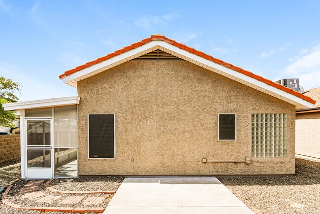 Building Photo - 6603 E Northridge St