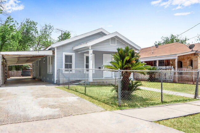 Building Photo - "Charming 3-Bedroom Sanctuary on Buckingha...