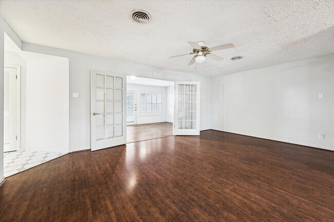 Building Photo - 8730 Cedarspur Dr