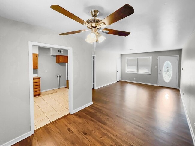 Building Photo - Charming 3-Bedroom Home in Desirable Fort Worth Neighborhood