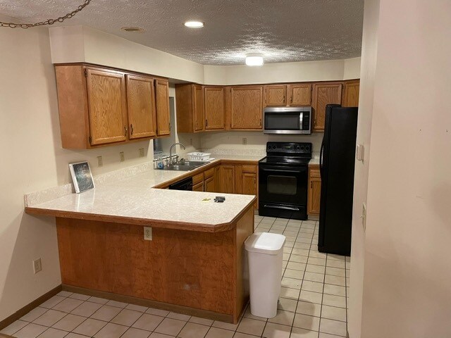 Building Photo - 592 Hilltop Ter