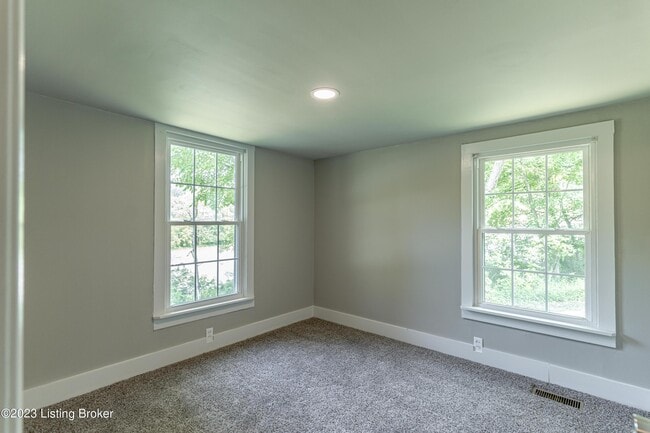 Building Photo - 1886 S Bardstown Rd