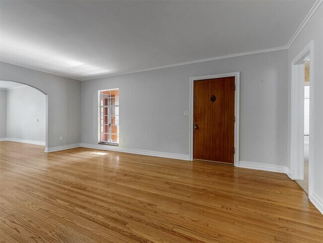 Building Photo - 2933 Cummings Dr