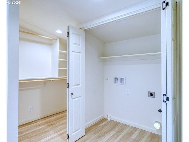 Building Photo - 33871 NE Blossom Dr