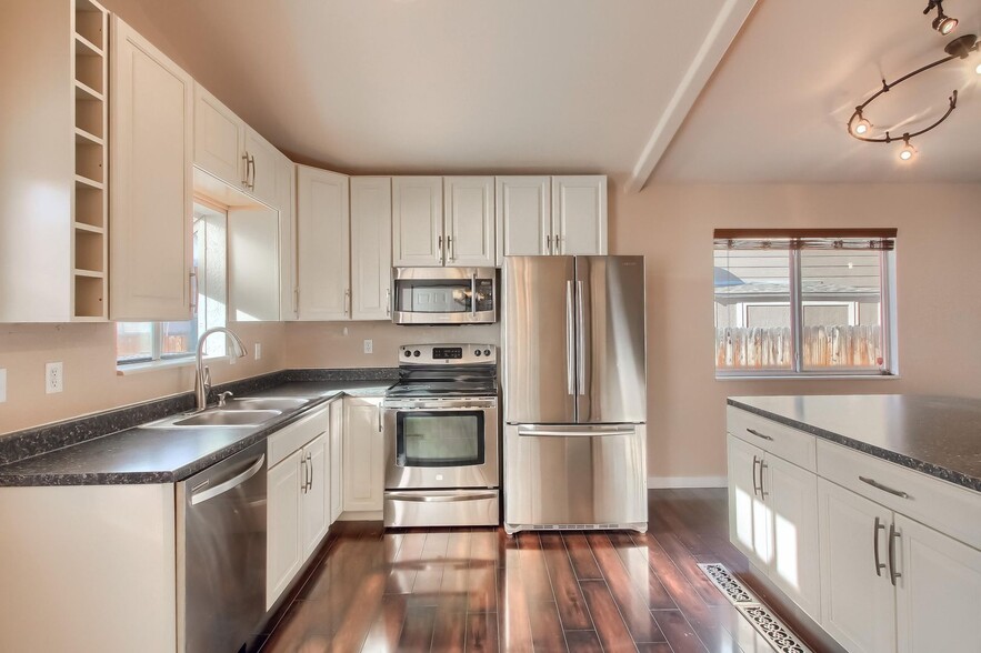 Building Photo - 3884 W 63rd Pl