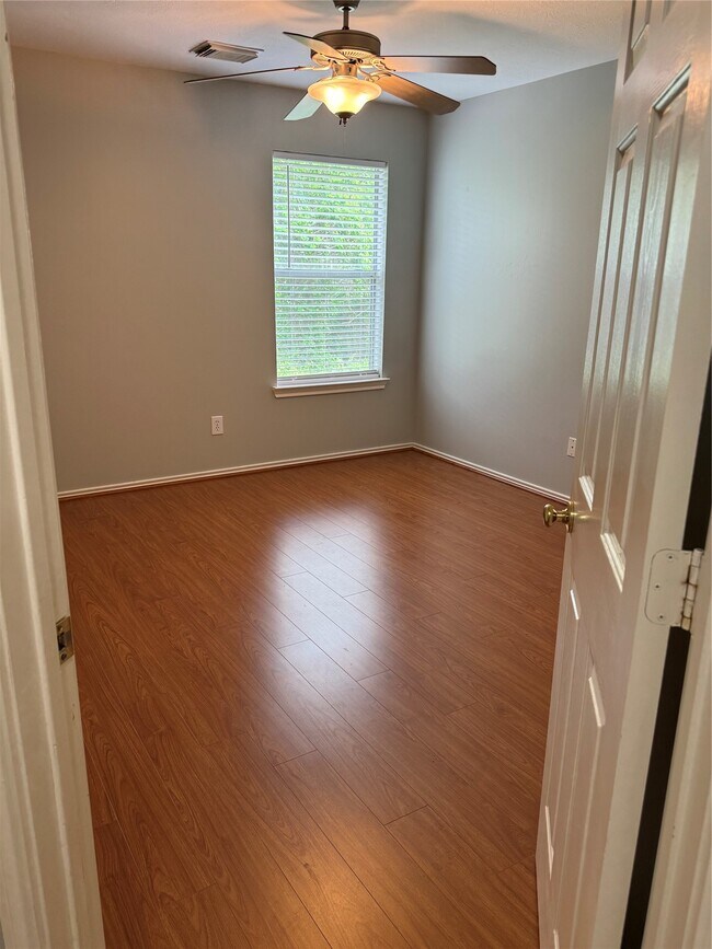 Building Photo - 226 S Walden Elms Cir