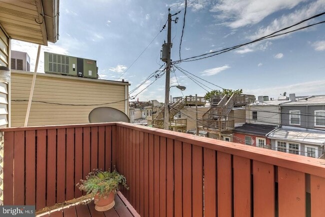 Building Photo - 1422 Haubert St