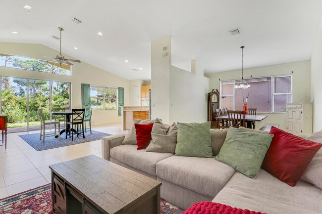 Building Photo - 5017 SE Graham Dr