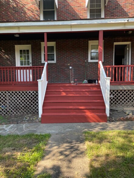 Building Photo - 802 Gaskill Ave