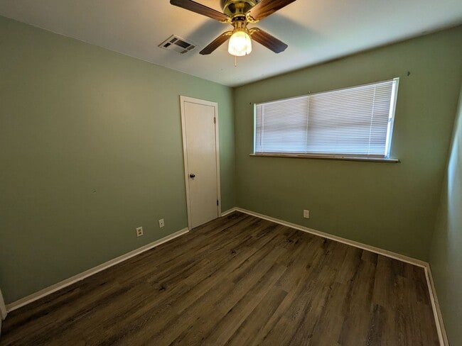 Building Photo - 660 Enfield Ln