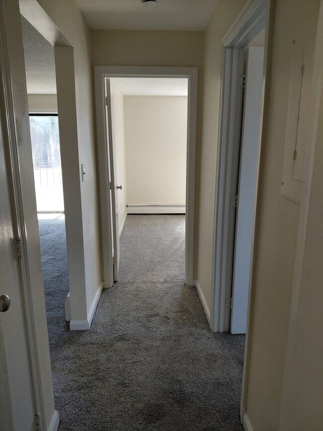 Building Photo - 4 Knights Bridge Dr