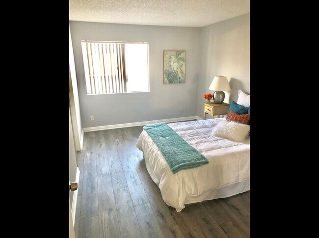 Building Photo - 2166 Chestnut Ave