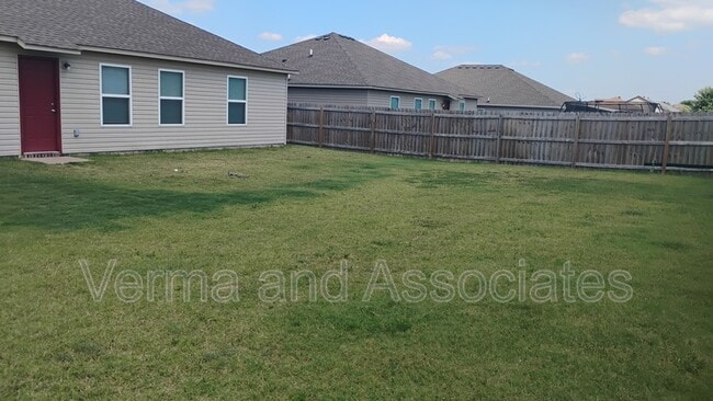 Building Photo - 1701 Forest Dr