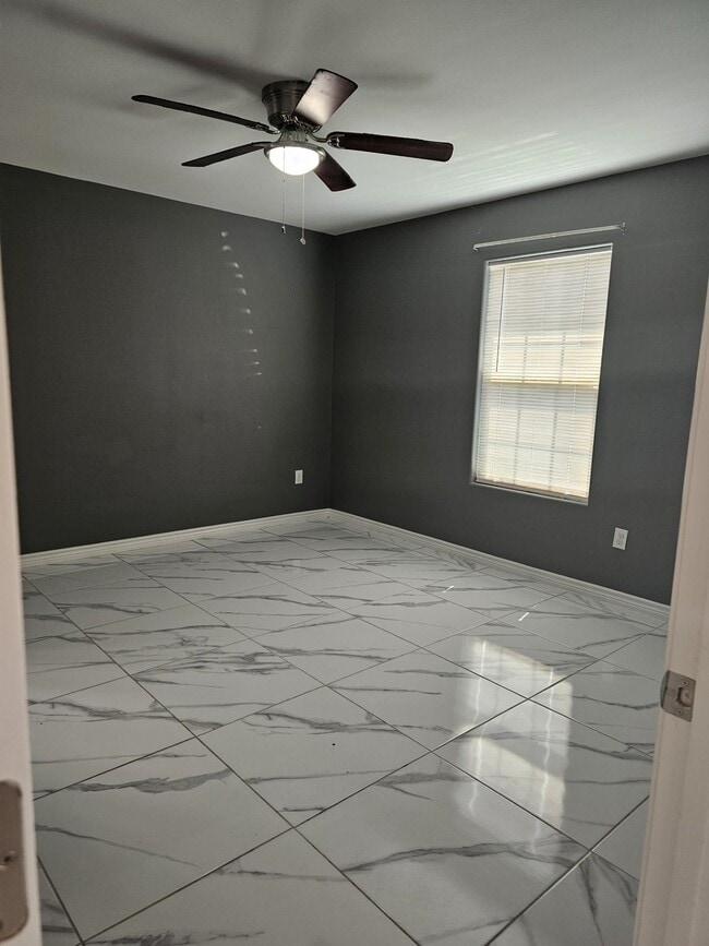 Building Photo - 357 Riverhill Loop