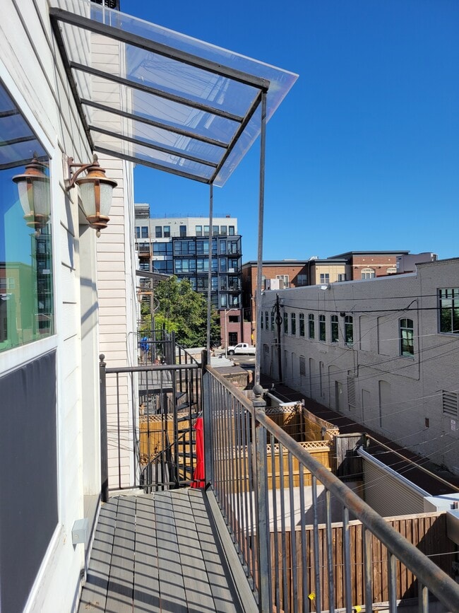 Building Photo - 127 Quincy Pl NE
