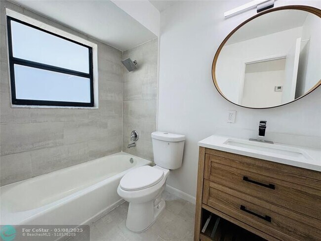 Building Photo - 1472 NE 30th Ct
