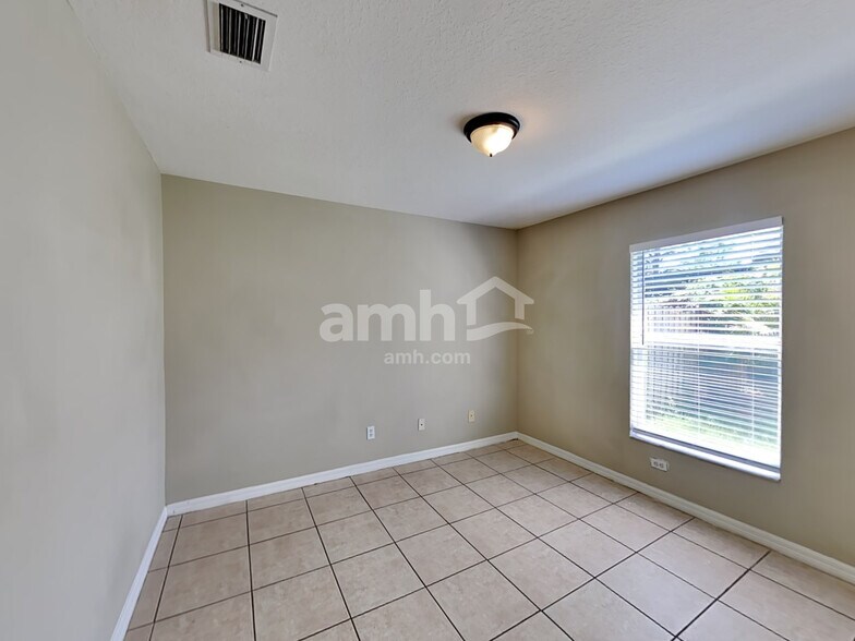 Building Photo - 24446 Landing Dr