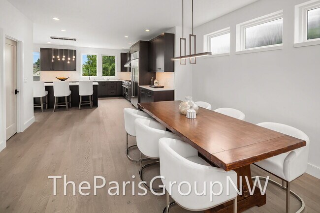 Building Photo - Absolutely Stunning 5br/4404sf Modern Magnolia Luxury