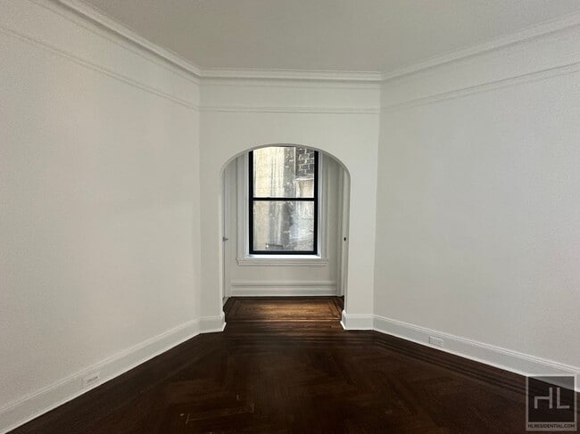 Building Photo - 166 W 72nd St