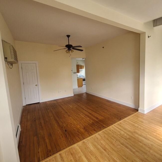 Primary Photo - 42 Parsons St