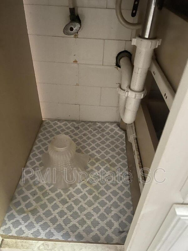 Building Photo - 181 N Fairview Ave