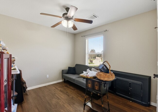 Building Photo - 102 Golfview Ct