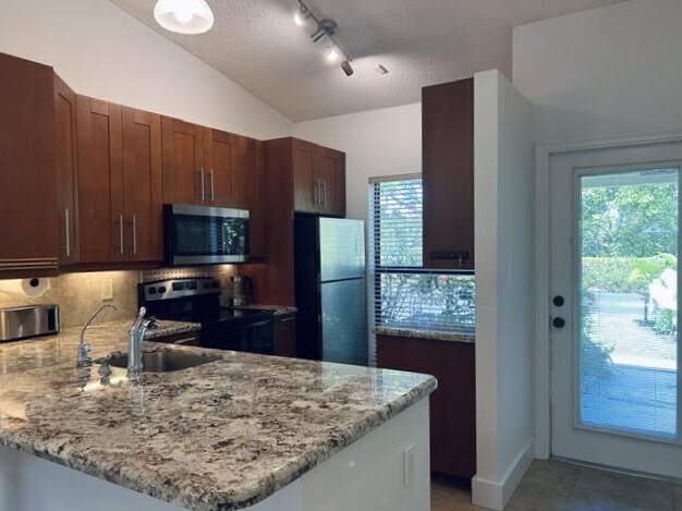 Building Photo - 3054 S Oakland Forest Dr