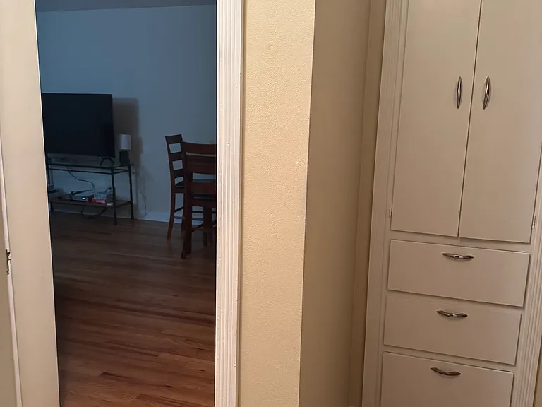 Building Photo - 1368 Doten Ave