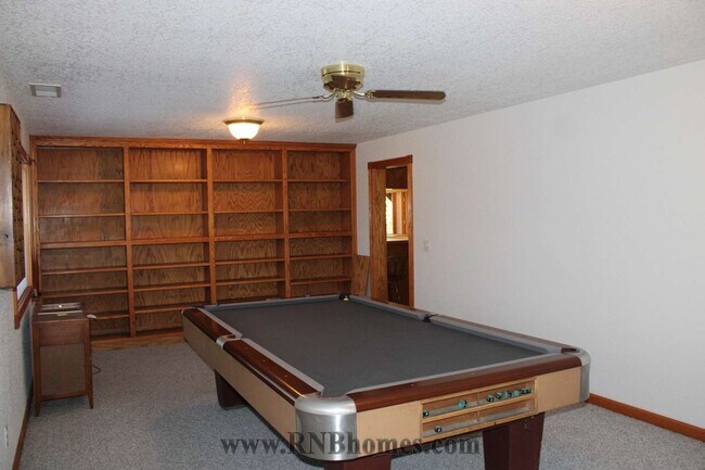 Building Photo - 677 Hoppe Ln