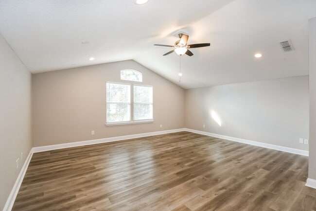 Building Photo - 151 Providence Dr