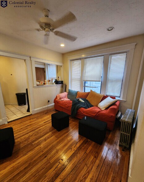 Primary Photo - 240 Kelton St