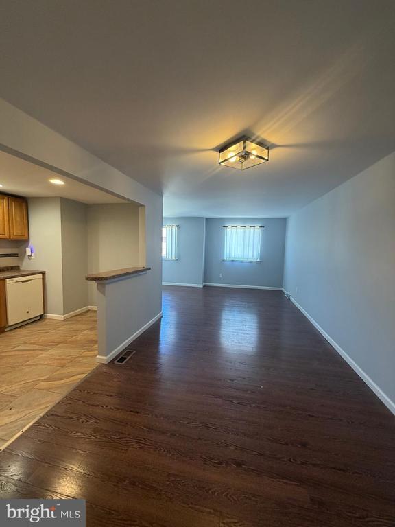 Building Photo - 15173 Beverly Dr