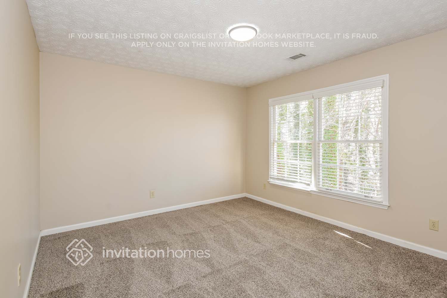 Building Photo - 1565 Hascall Dr SW