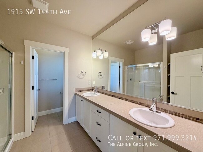 Building Photo - 1915 SW 144th Ave